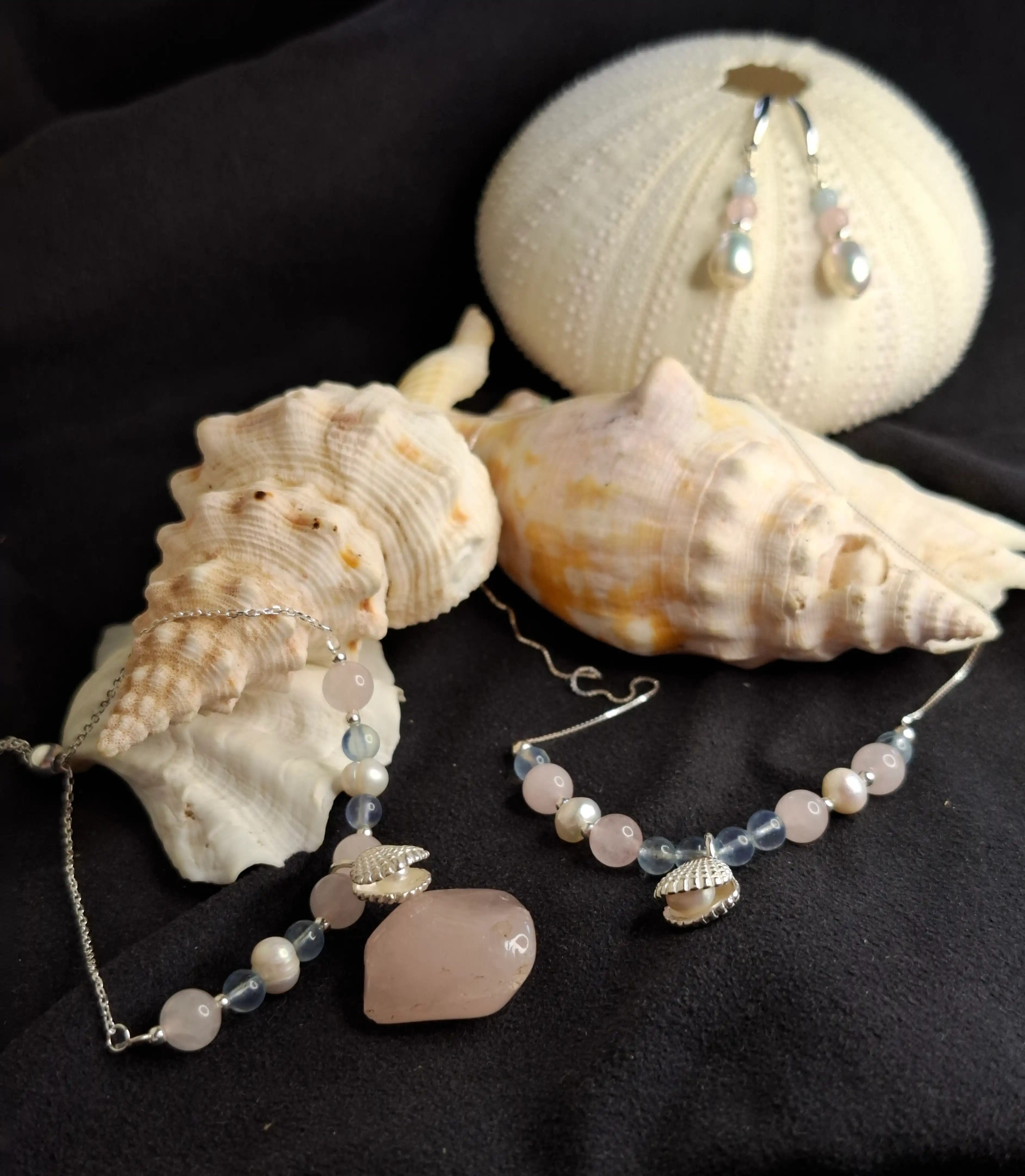 Ocean's Guardian: Aquamarine, Rosequartz & Pearls/Pearl-enclosed Silver Clam (shell) Necklace | S925 Silver